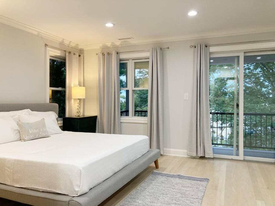 | Sea-renity Beach Home, Shippan Point