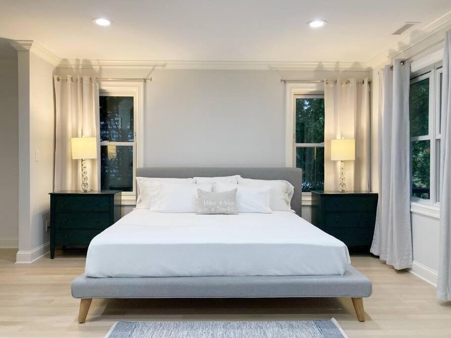 | Sea-renity Beach Home, Shippan Point