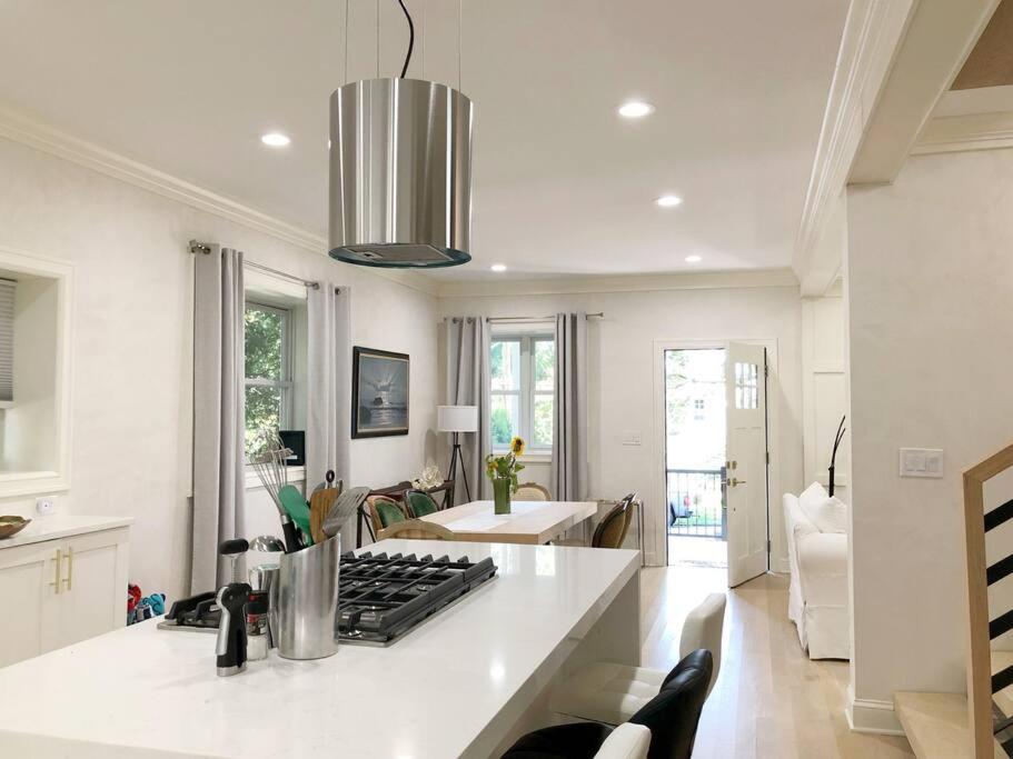 | Sea-renity Beach Home, Shippan Point