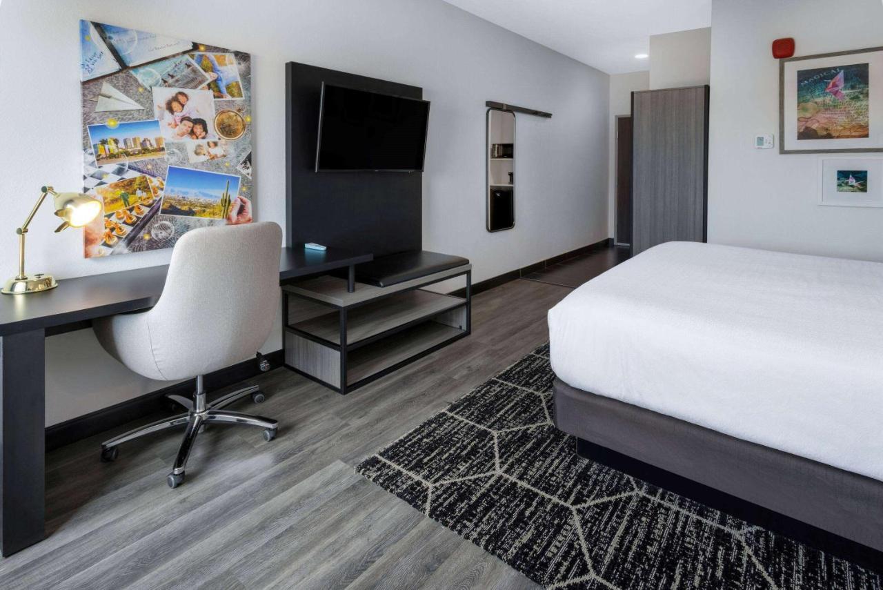 | La Quinta Inn & Suites by Wyndham Maricopa Copper Sky