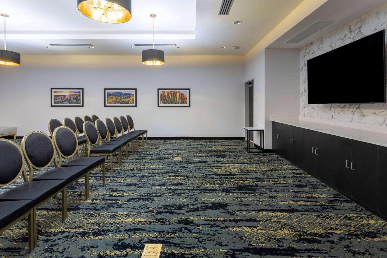 | La Quinta Inn & Suites by Wyndham Maricopa Copper Sky