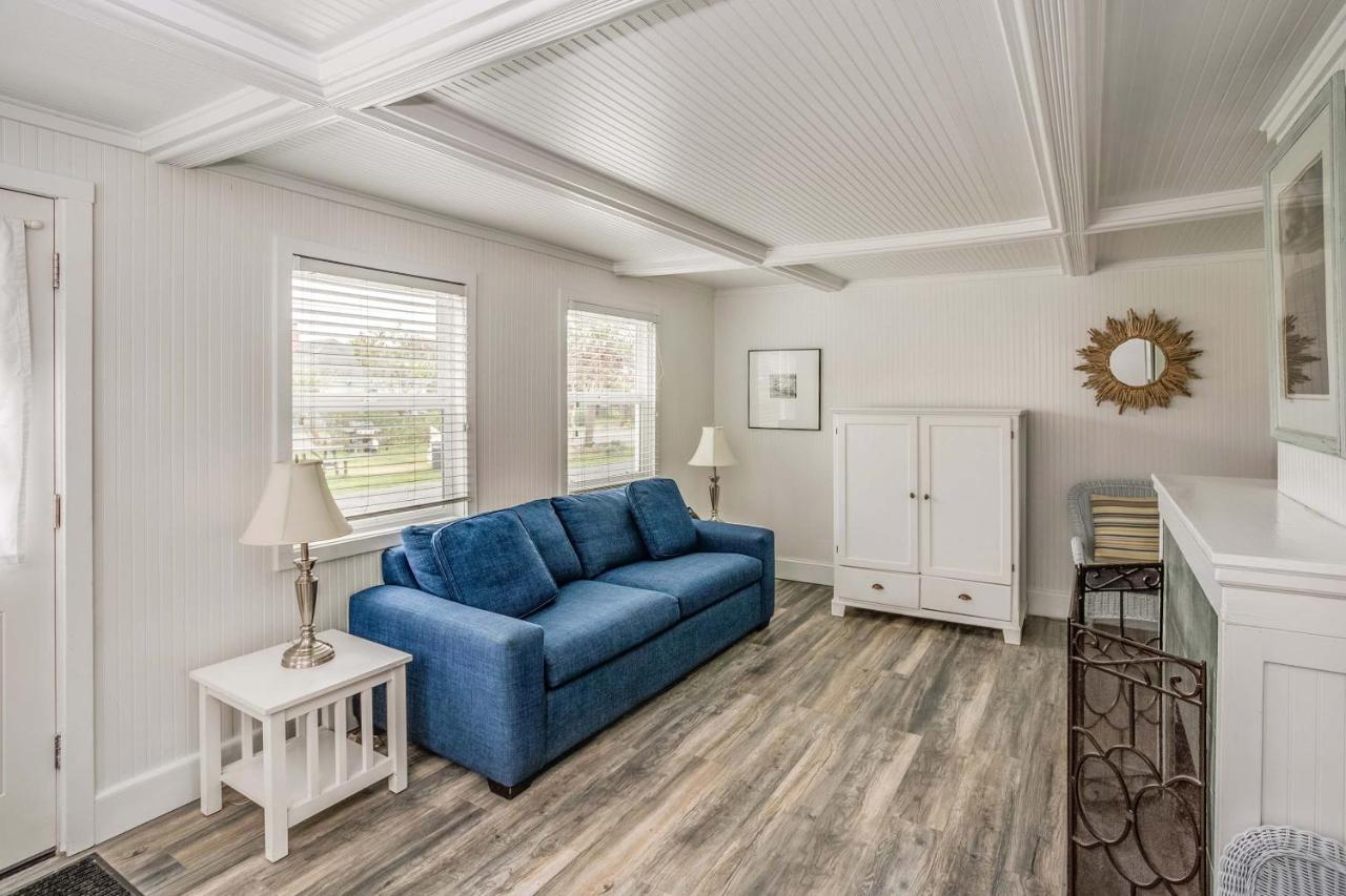 McBee Cottage - Grand Queen  at Cannon Beach Hotel Collection