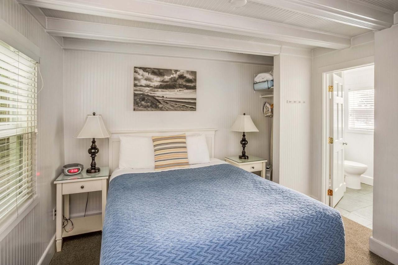 McBee Cottage - Standard Queen  at Cannon Beach Hotel Collection