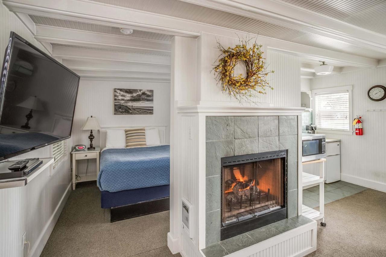 McBee Cottage - Standard Queen  at Cannon Beach Hotel Collection