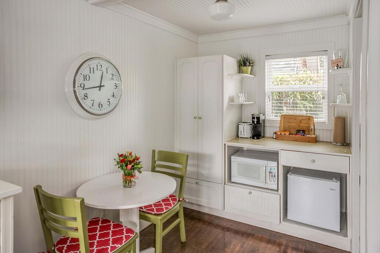 McBee Cottage - Classic Queen at Cannon Beach Hotel Collection