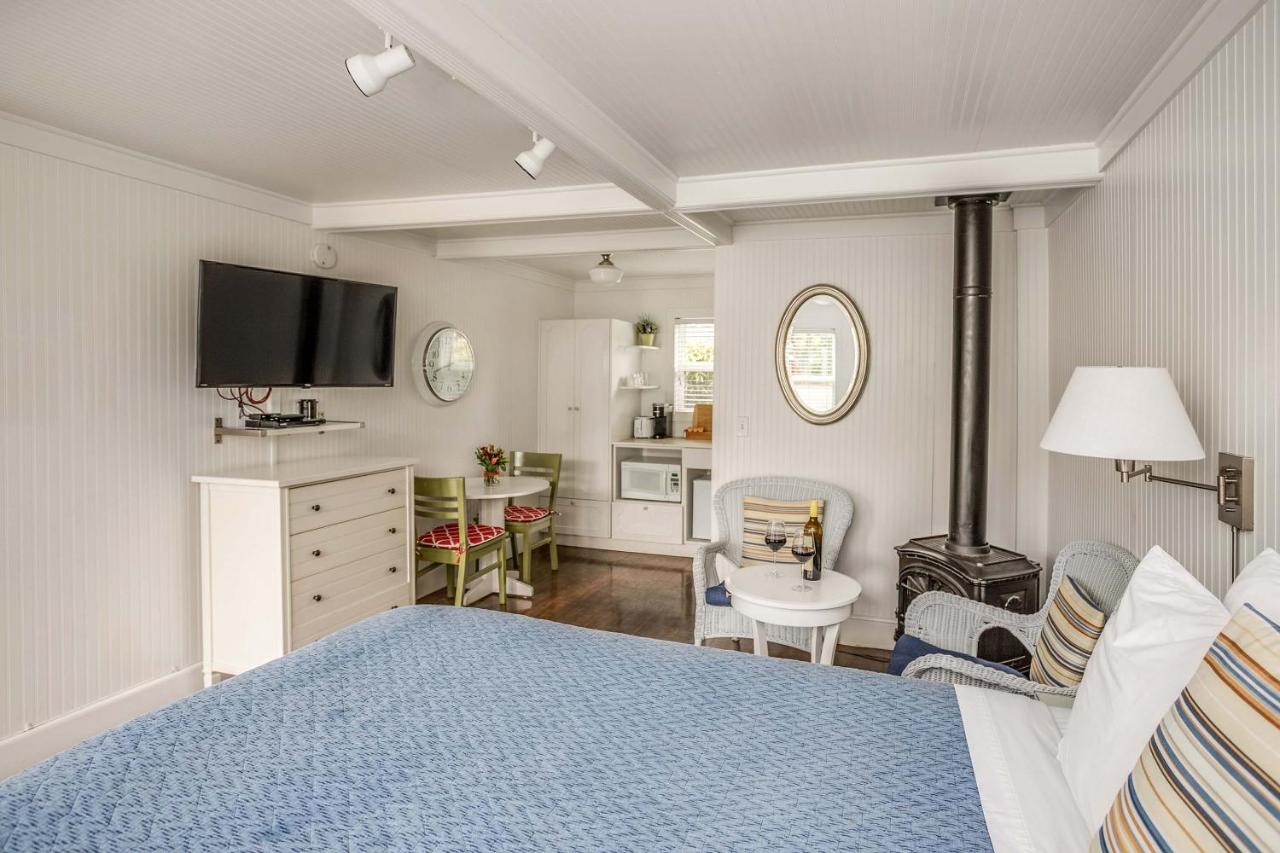 McBee Cottage - Classic Queen at Cannon Beach Hotel Collection