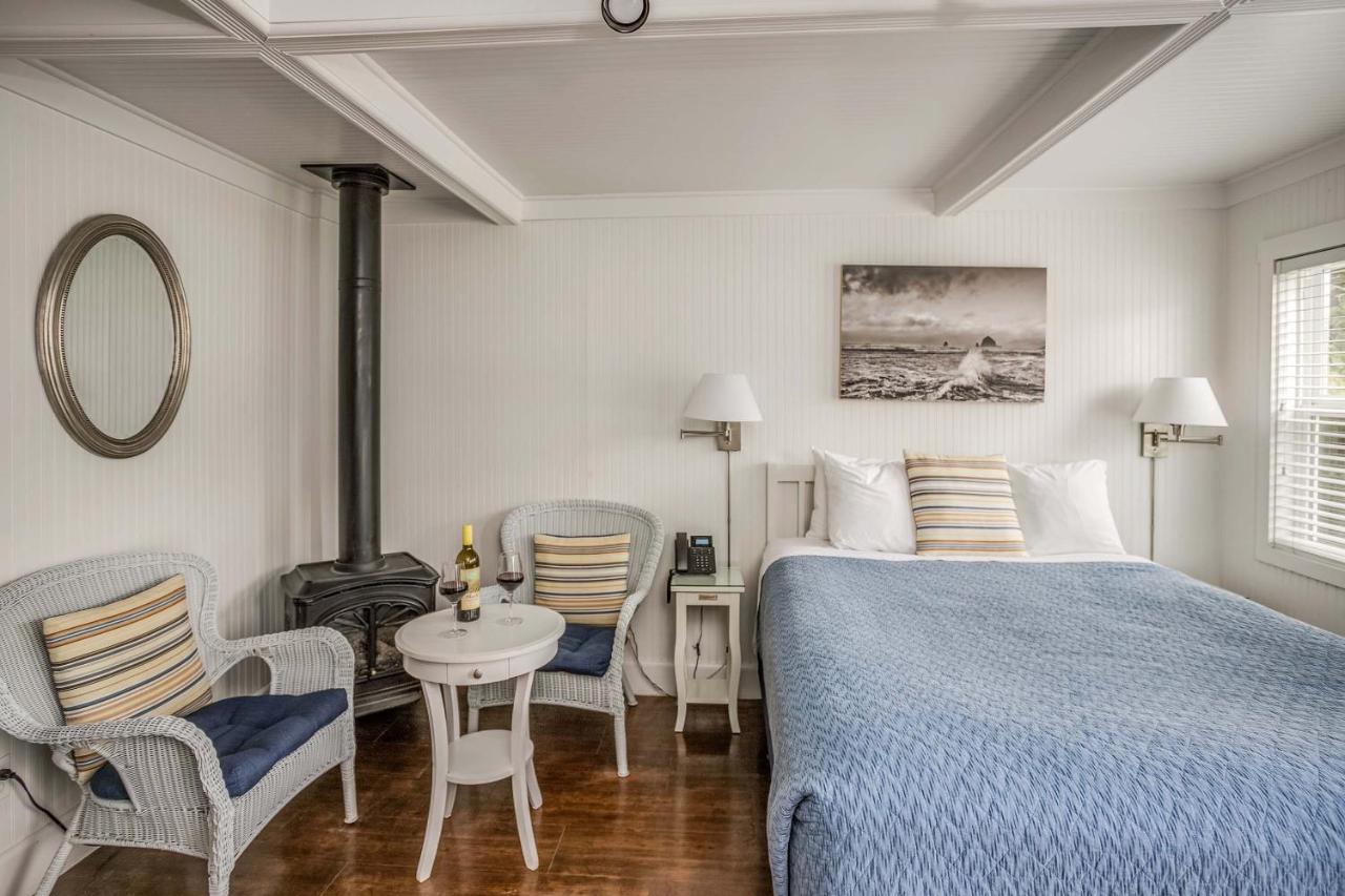 McBee Cottage - Classic Queen at Cannon Beach Hotel Collection