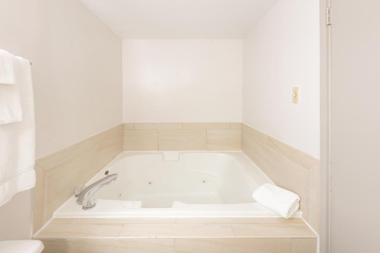 | Holiday Inn Express Philadelphia NE-Bensalem, an IHG Hotel