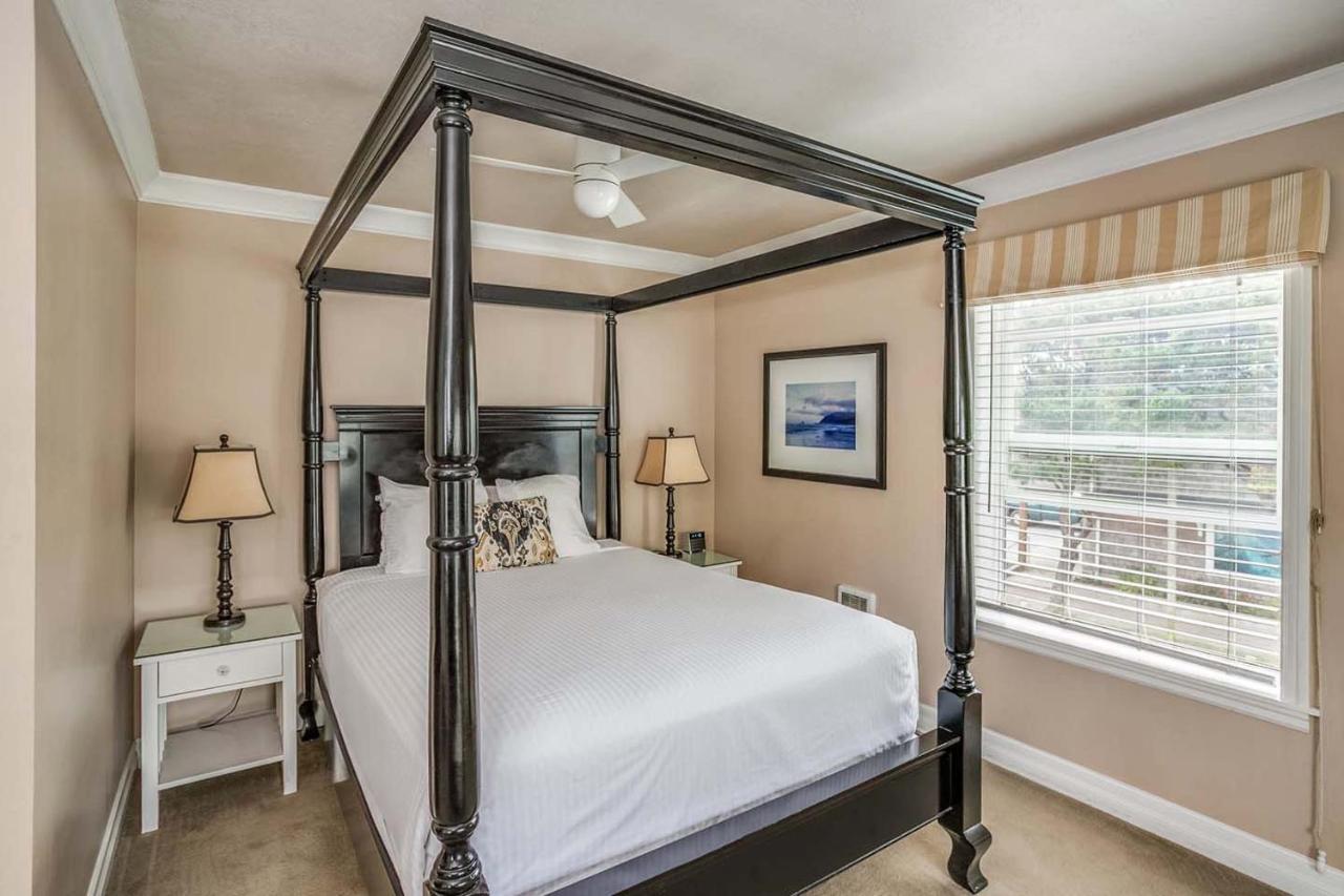 Cannon Beach Hotel - Premier Queen at Cannon Beach Hotel Collection