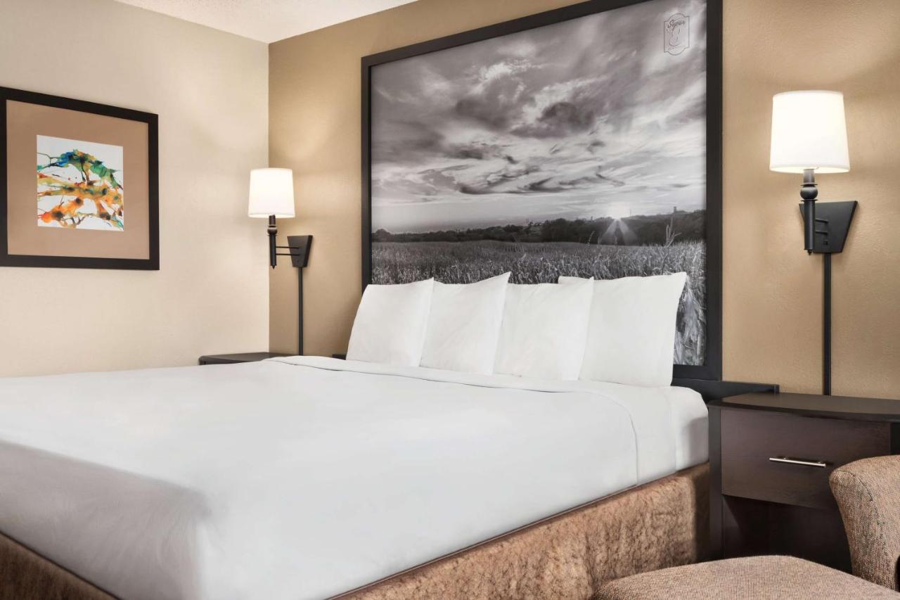 King Room - Non-Smoking at Super 8 by Wyndham Lincoln North