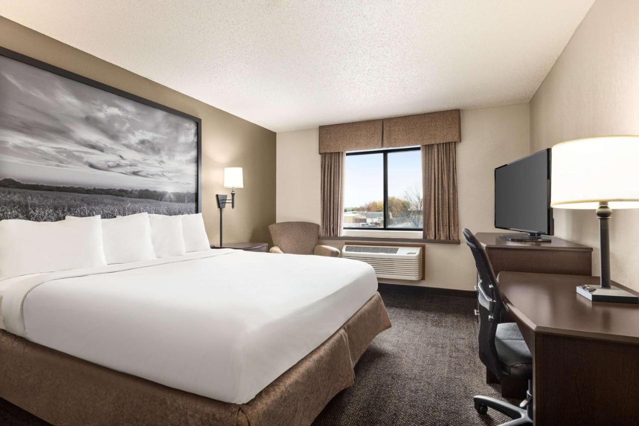 King Room - Non-Smoking at Super 8 by Wyndham Lincoln North