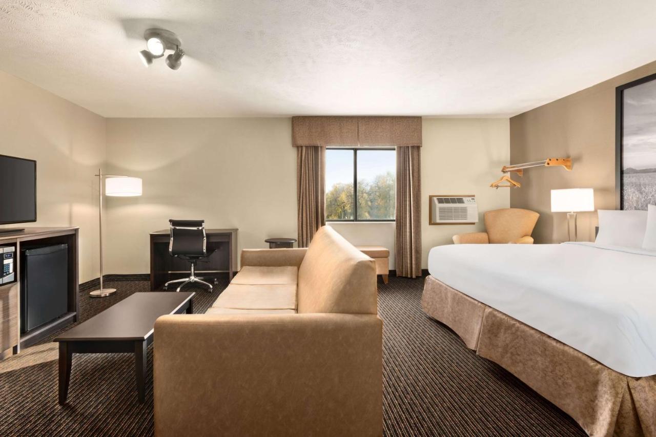 King Studio Suite - Non-Smoking at Super 8 by Wyndham Lincoln North