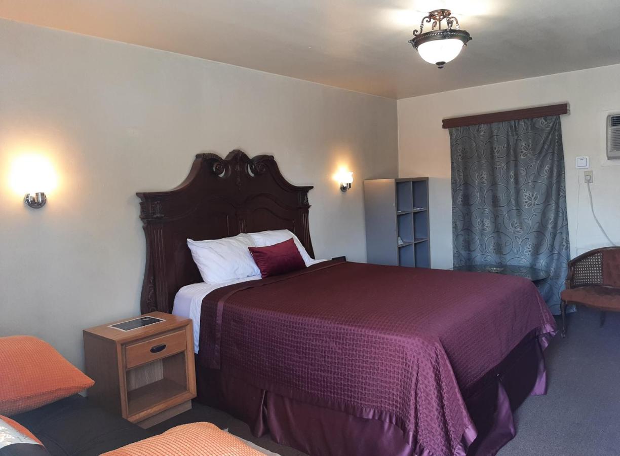 Deluxe Double Room with Extra Bed at Harry's Man Cave: The New Star Motel Experience