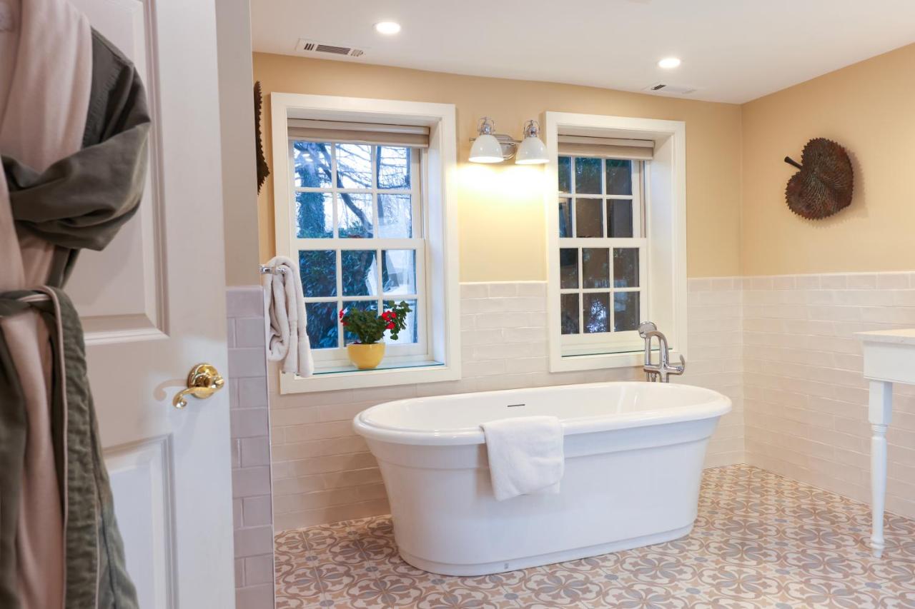 | Woolverton Inn