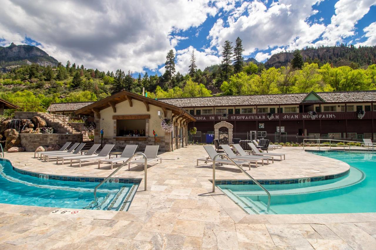 | Twin Peaks Lodge & Hot Springs