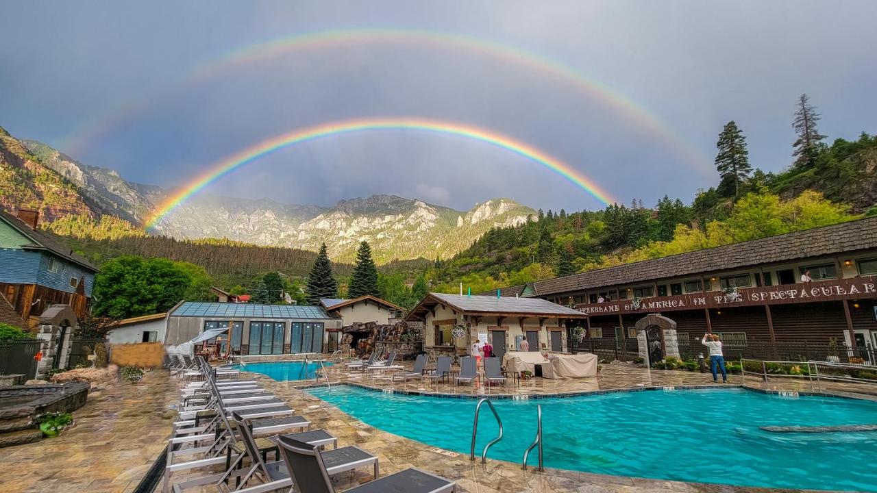 | Twin Peaks Lodge & Hot Springs