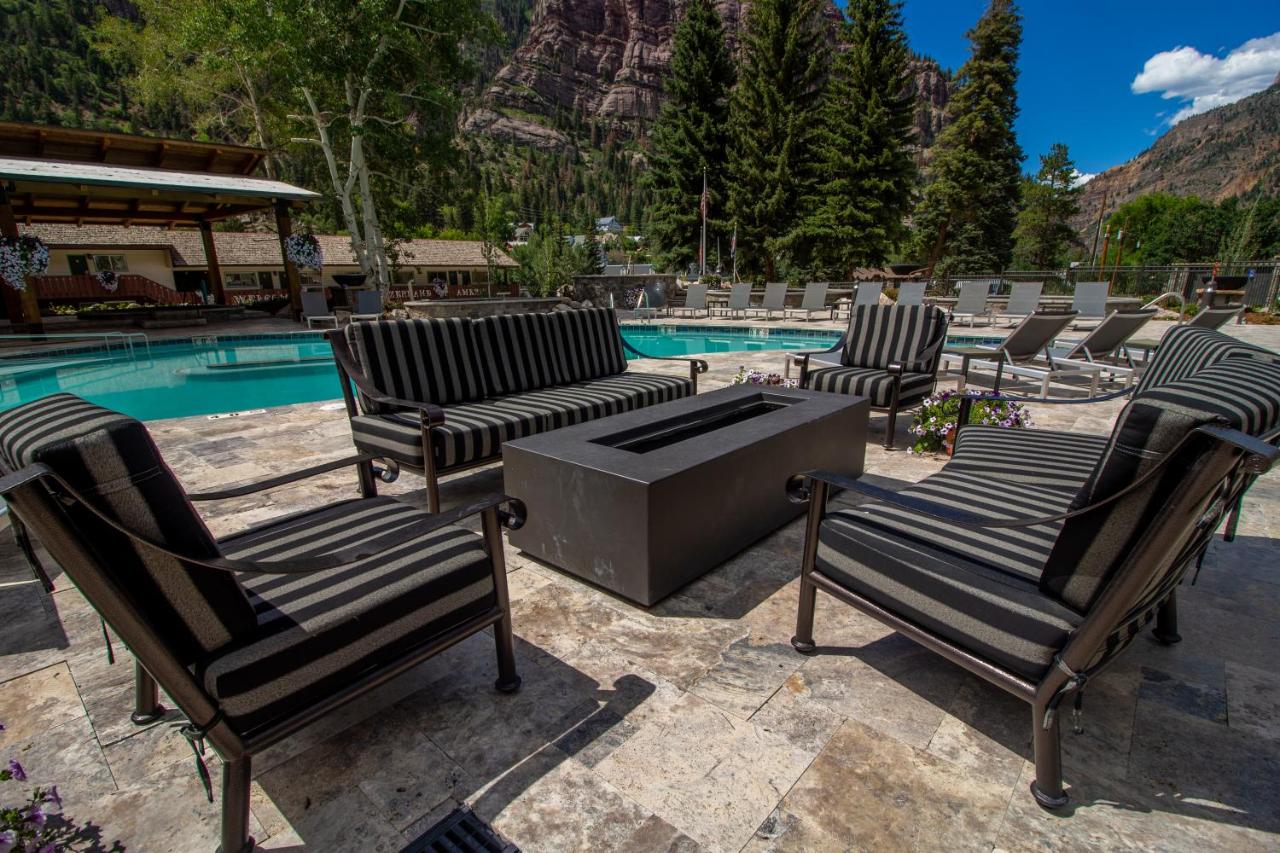| Twin Peaks Lodge & Hot Springs
