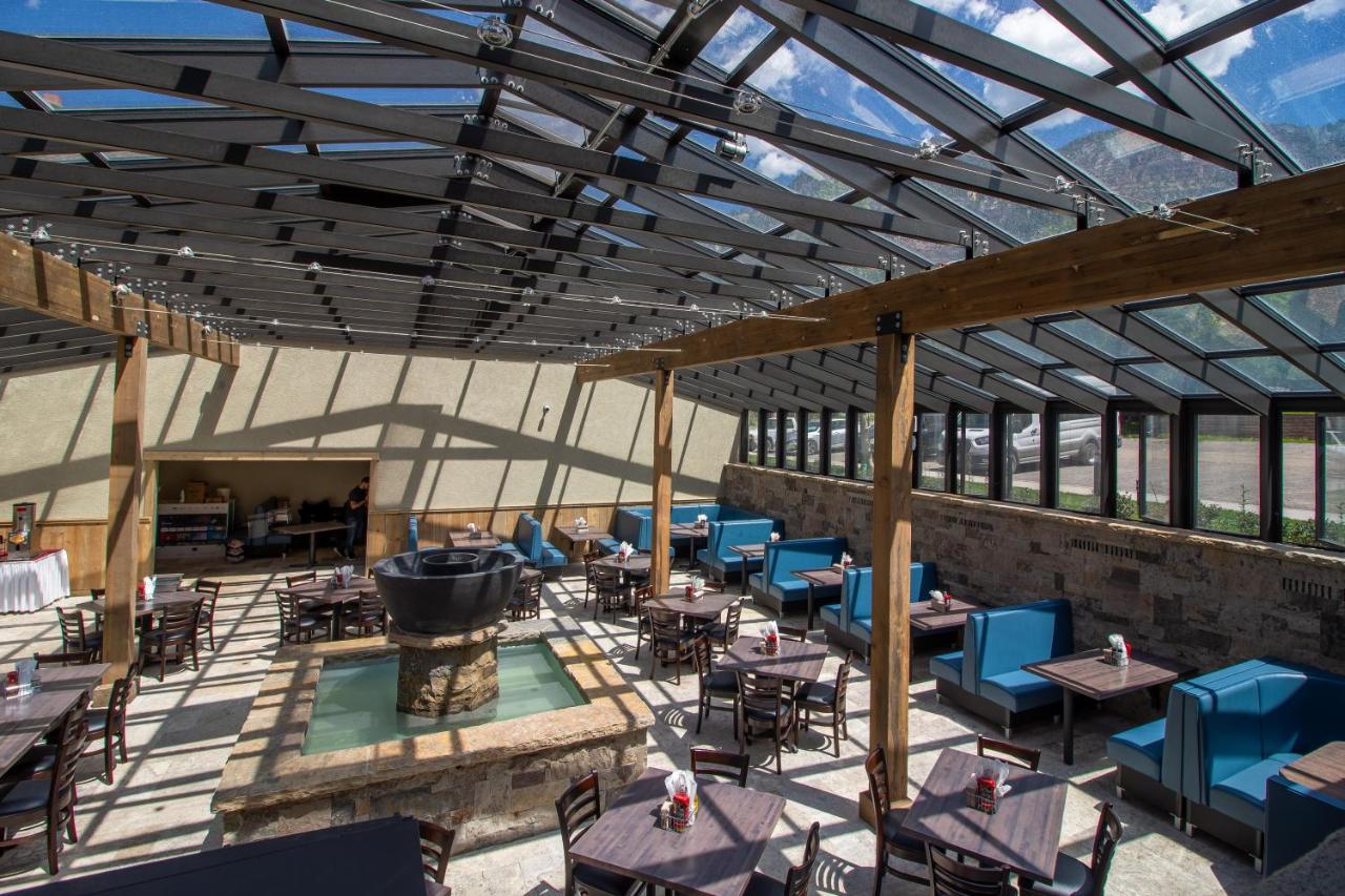 | Twin Peaks Lodge & Hot Springs