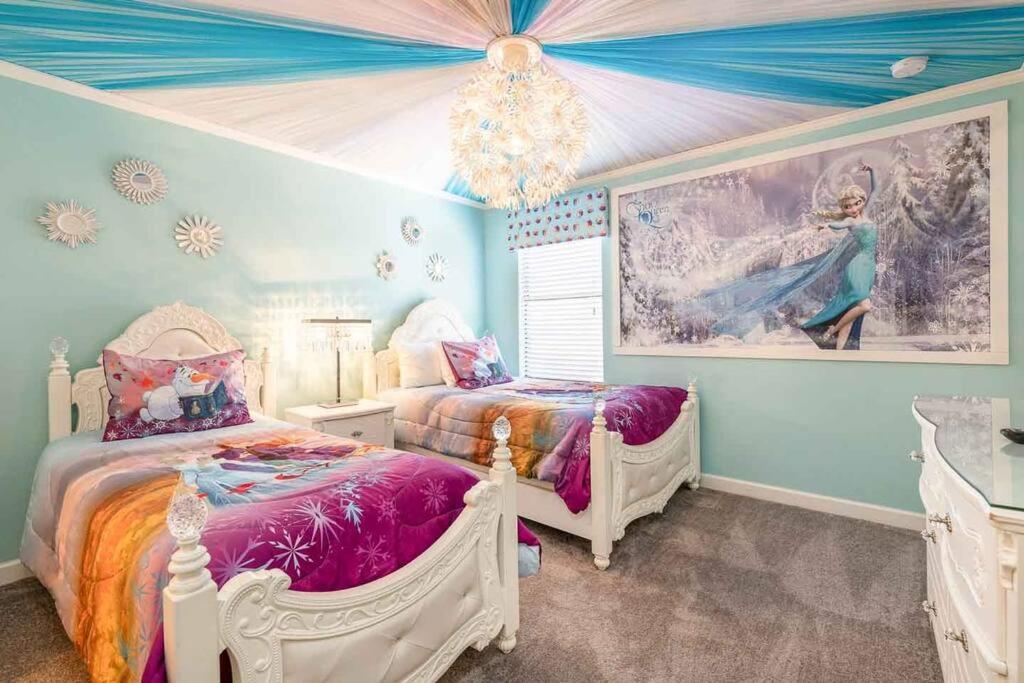  | Luxury Family Friendly 8 Bedroom Villa Near Disney