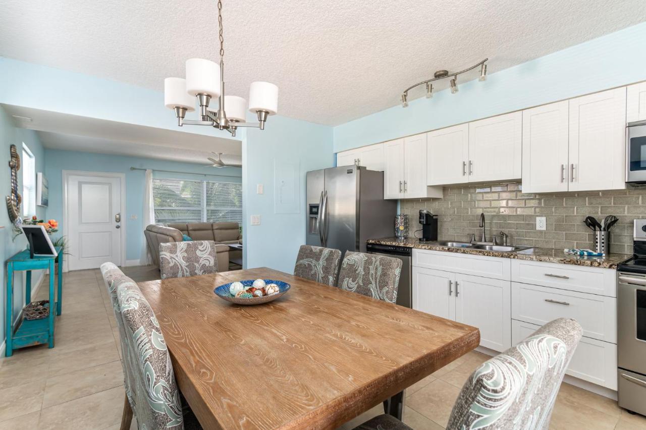 | BlueWater Cove Boutique Resort