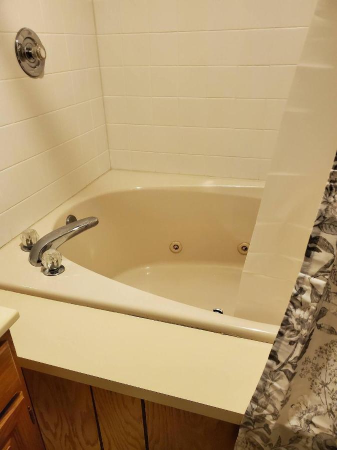 Four-Bedroom House at Glenwood Inn - Stroudsburg