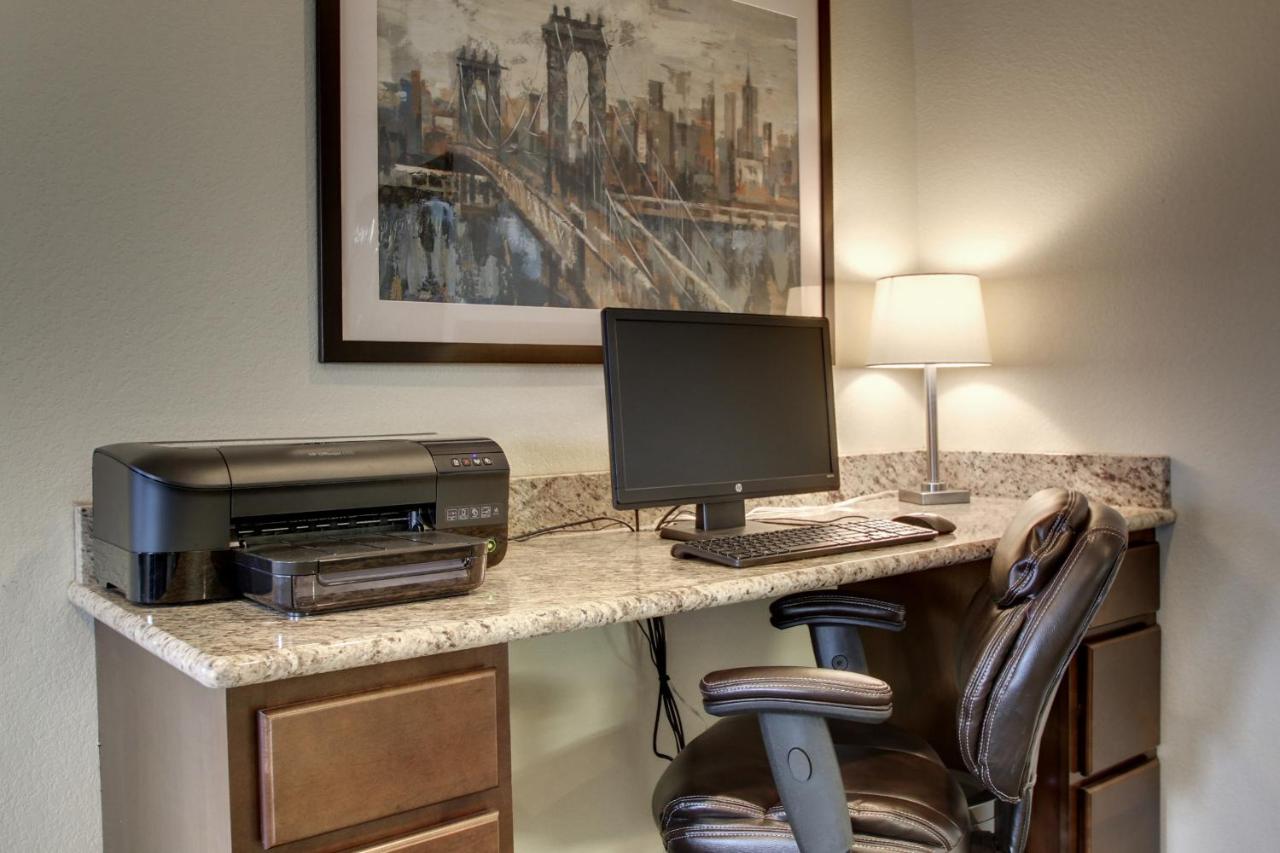 | Cobblestone Inn & Suites - Fort Dodge