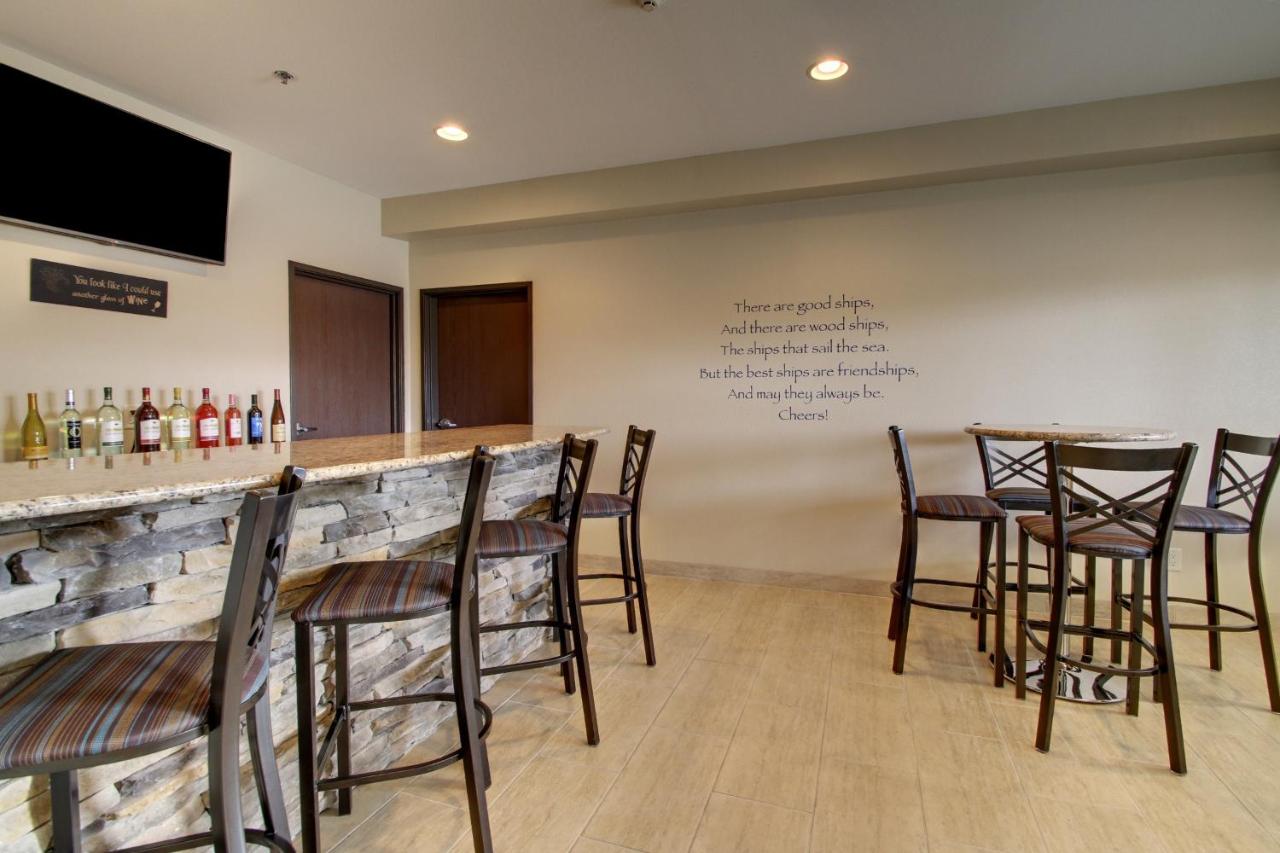 | Cobblestone Inn & Suites - Fort Dodge