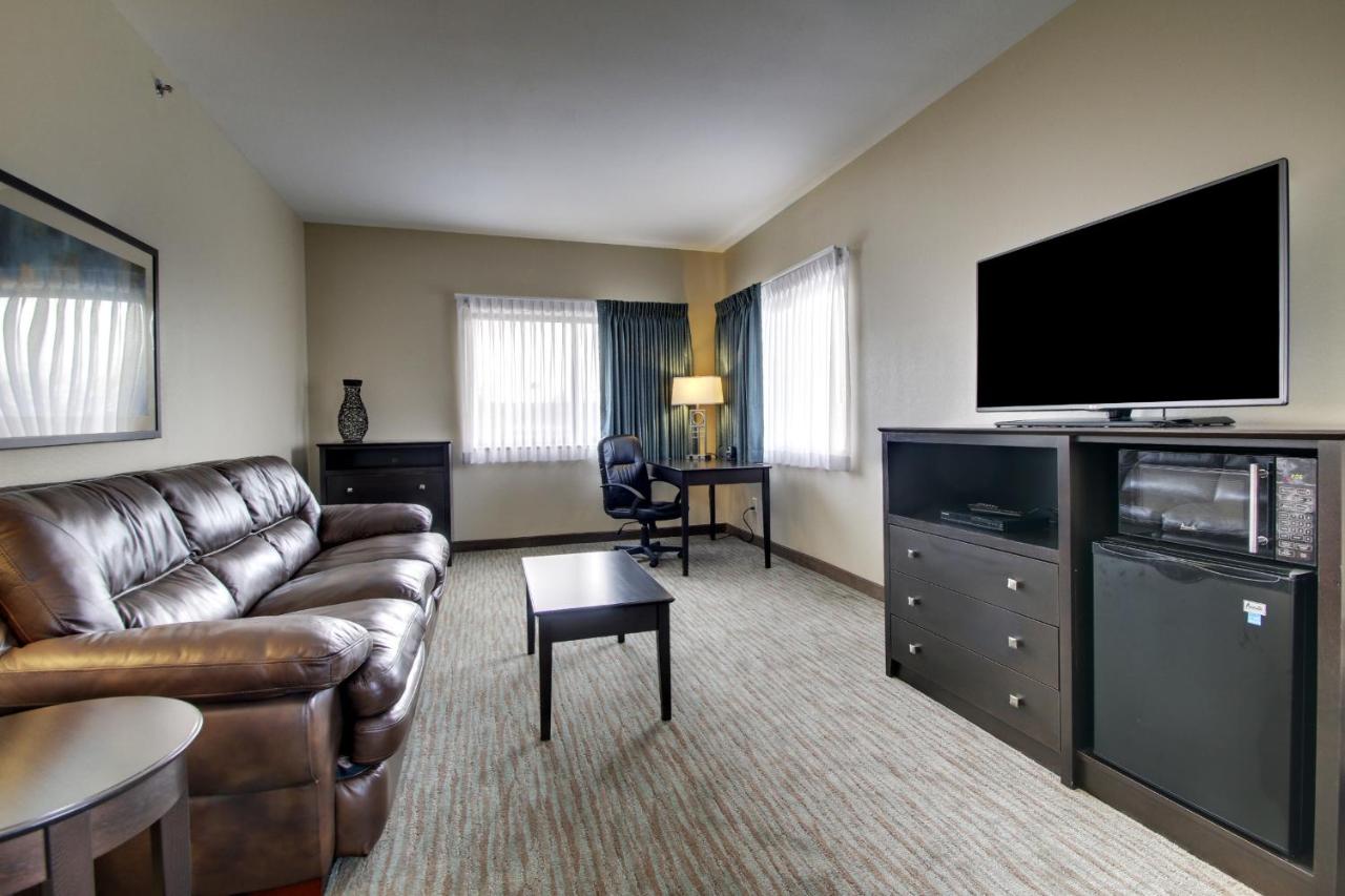 | Cobblestone Inn & Suites - Fort Dodge
