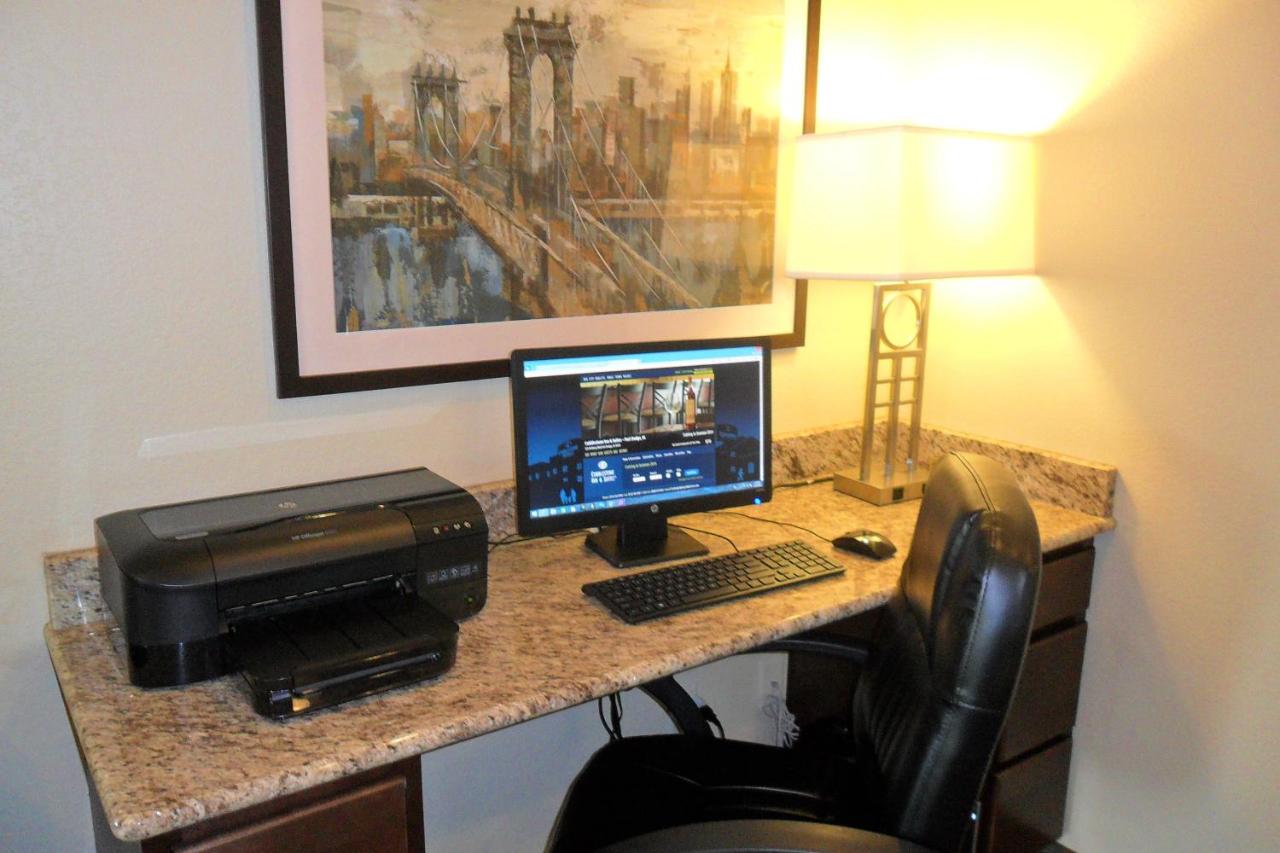 | Cobblestone Inn & Suites - Fort Dodge