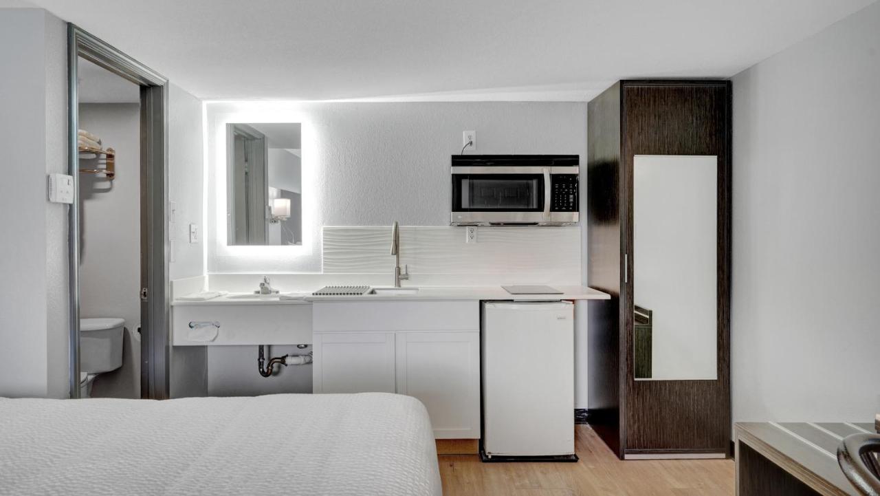 Deluxe Queen Room with Two Queen Beds - Non-Smoking at Days Inn & Suites by Wyndham Niagara Falls/Buffalo