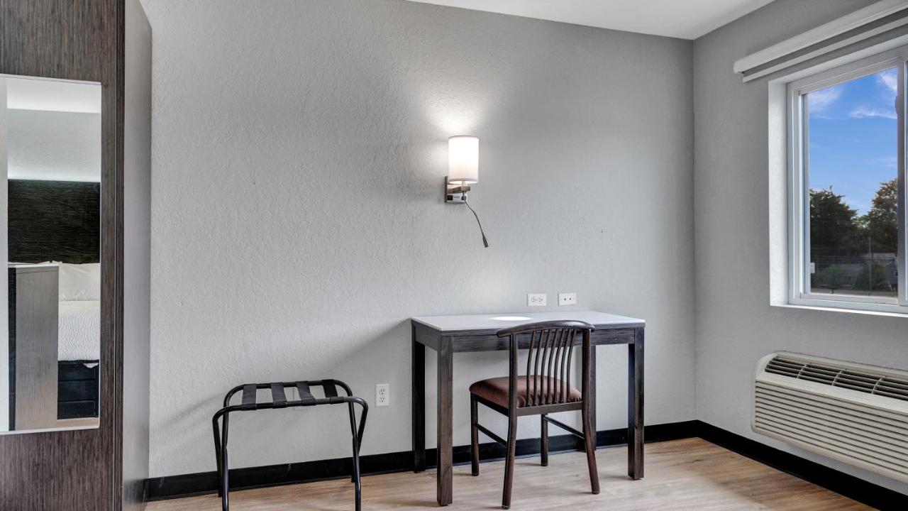 King Junior Suite - Non-Smoking at Days Inn & Suites by Wyndham Niagara Falls/Buffalo