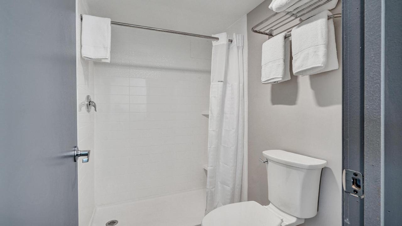 King Room - Non-Smoking at Days Inn & Suites by Wyndham Niagara Falls/Buffalo