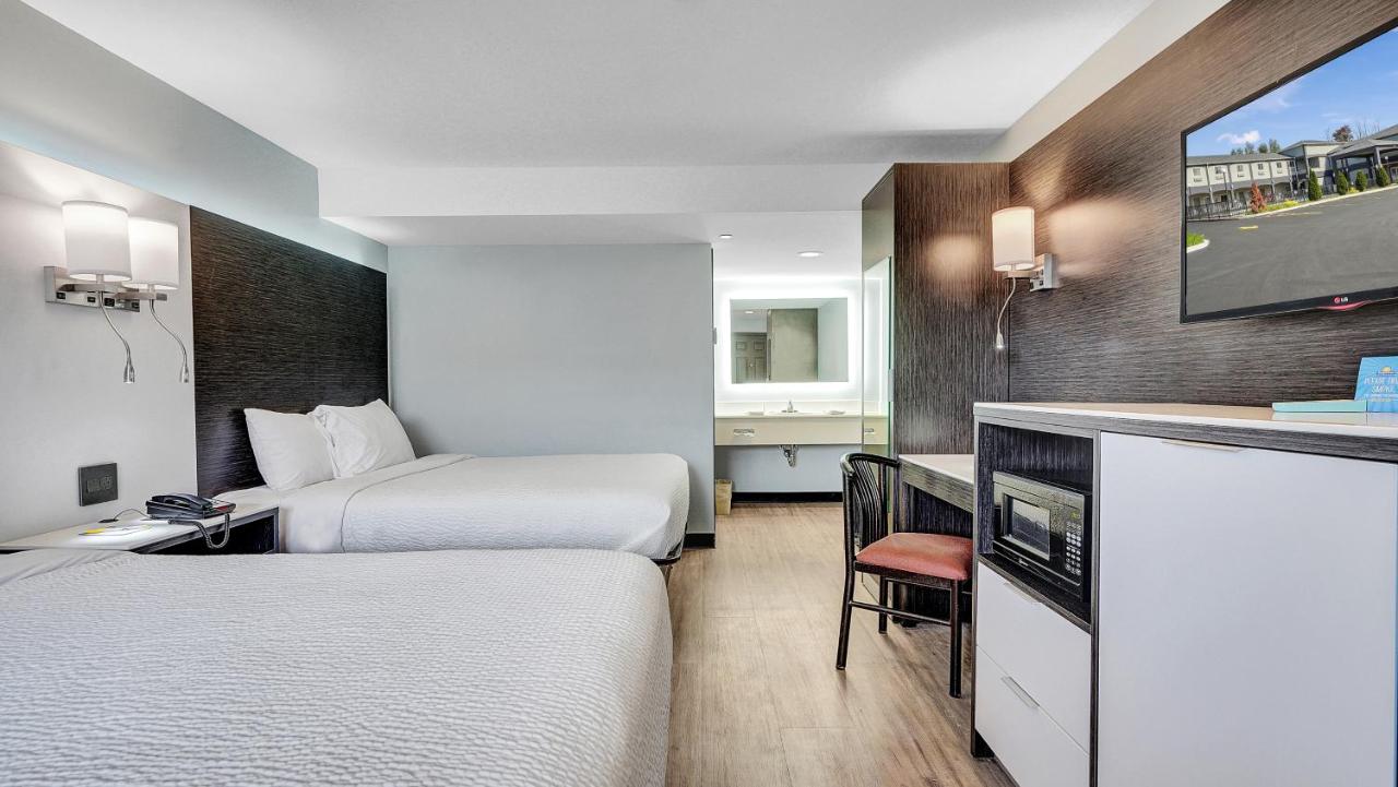 Deluxe Queen Room with Two Queen Beds - Non-Smoking at Days Inn & Suites by Wyndham Niagara Falls/Buffalo