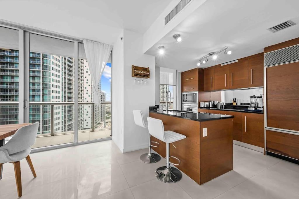 | Lovely 2Br W Icon brickell-FreeSpa