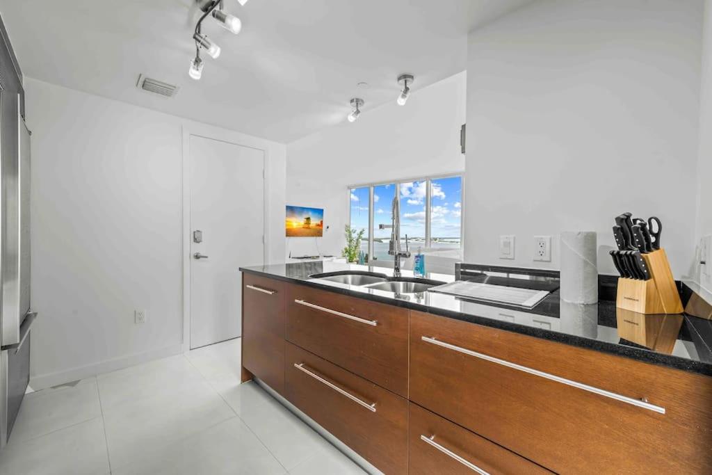 | Lovely 2Br W Icon brickell-FreeSpa