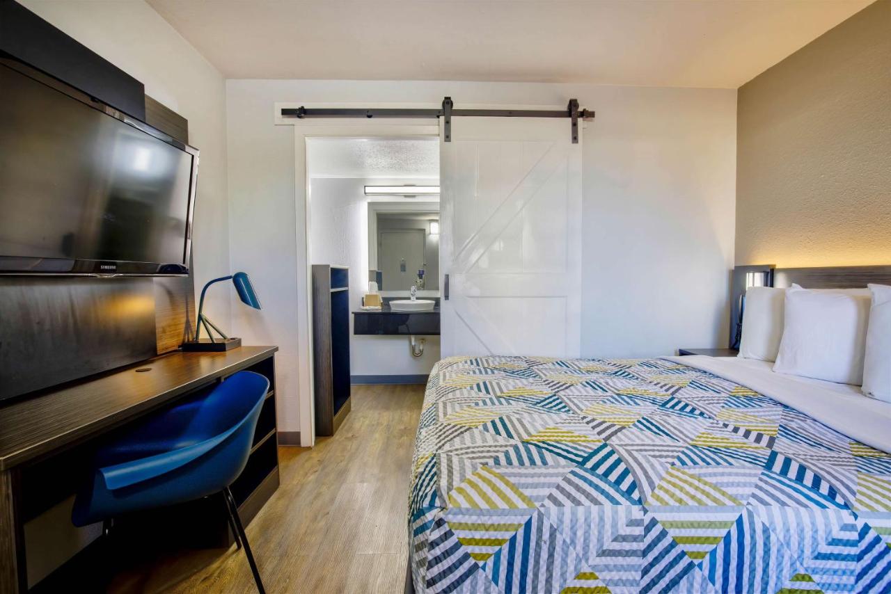  | Motel 6-Jackson, MS