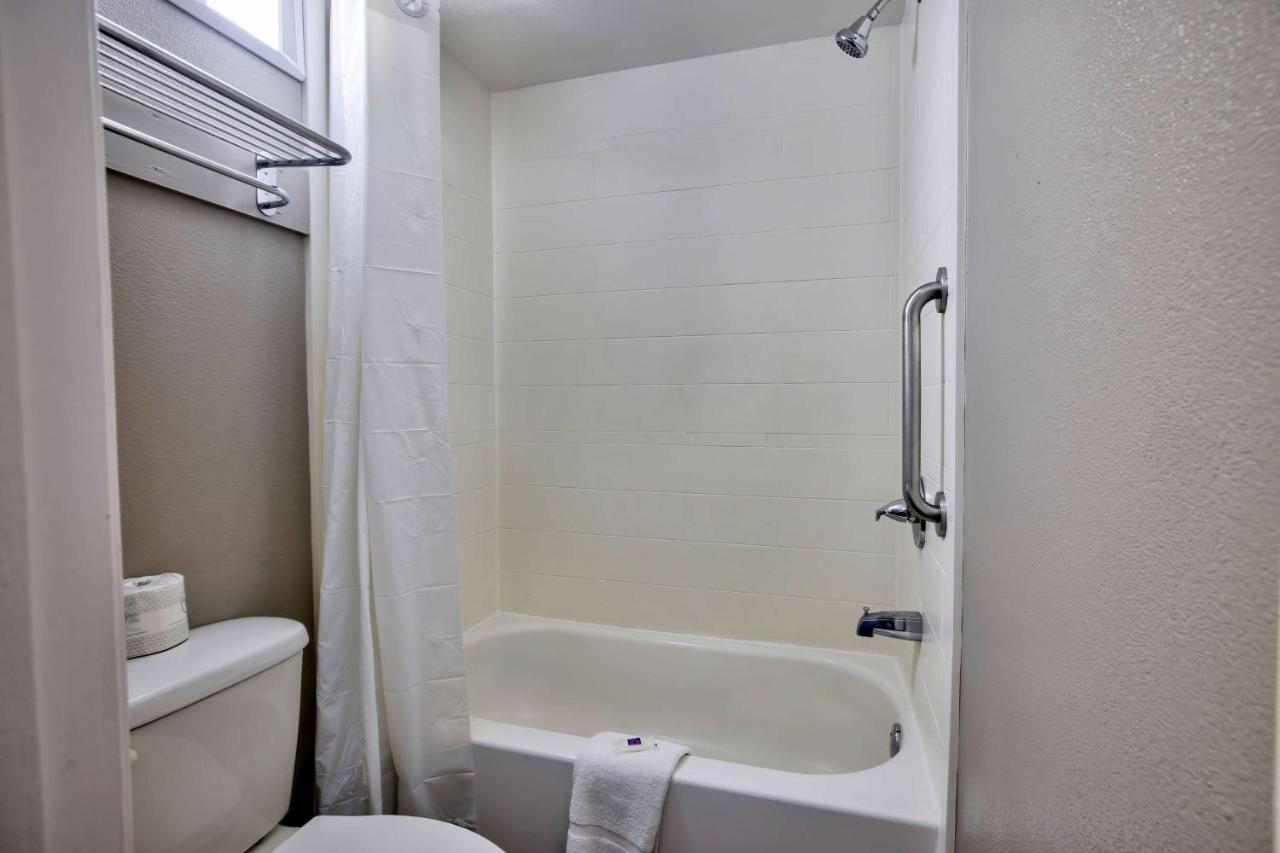  | Motel 6-Jackson, MS