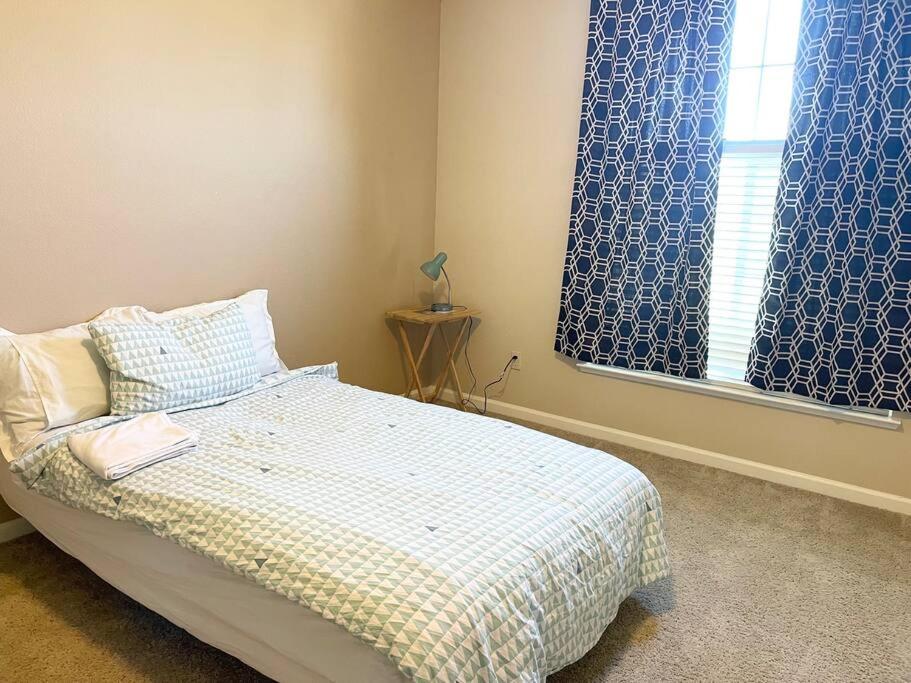 | LAKE view Elk Grove house 3300 sqf 5 bedrooms