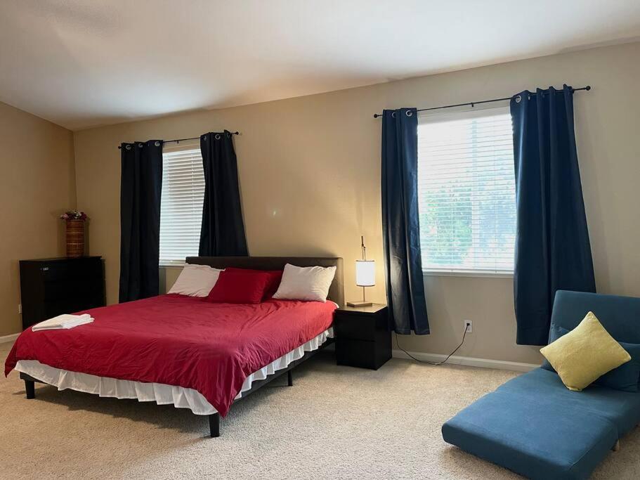 | LAKE view Elk Grove house 3300 sqf 5 bedrooms