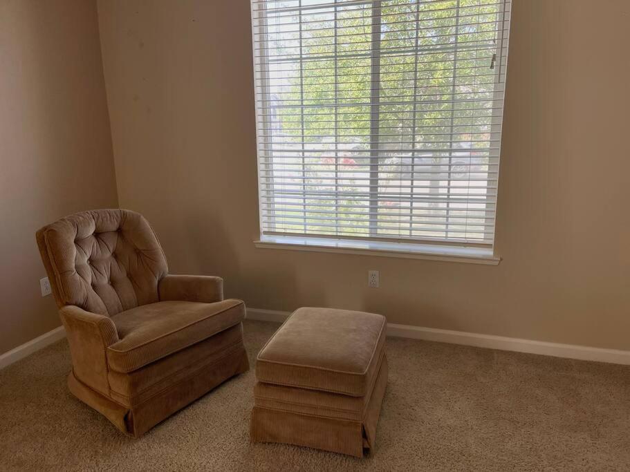 | LAKE view Elk Grove house 3300 sqf 5 bedrooms