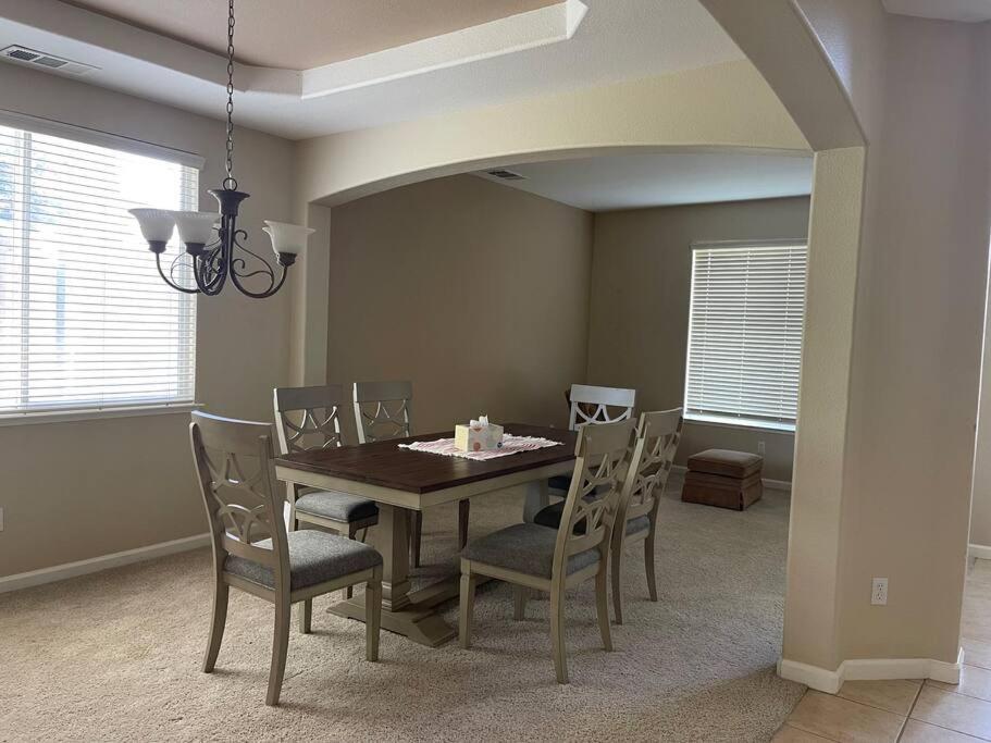 | LAKE view Elk Grove house 3300 sqf 5 bedrooms