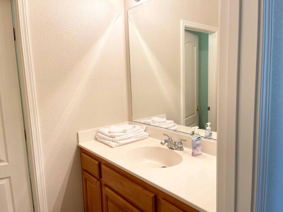 | LAKE view Elk Grove house 3300 sqf 5 bedrooms