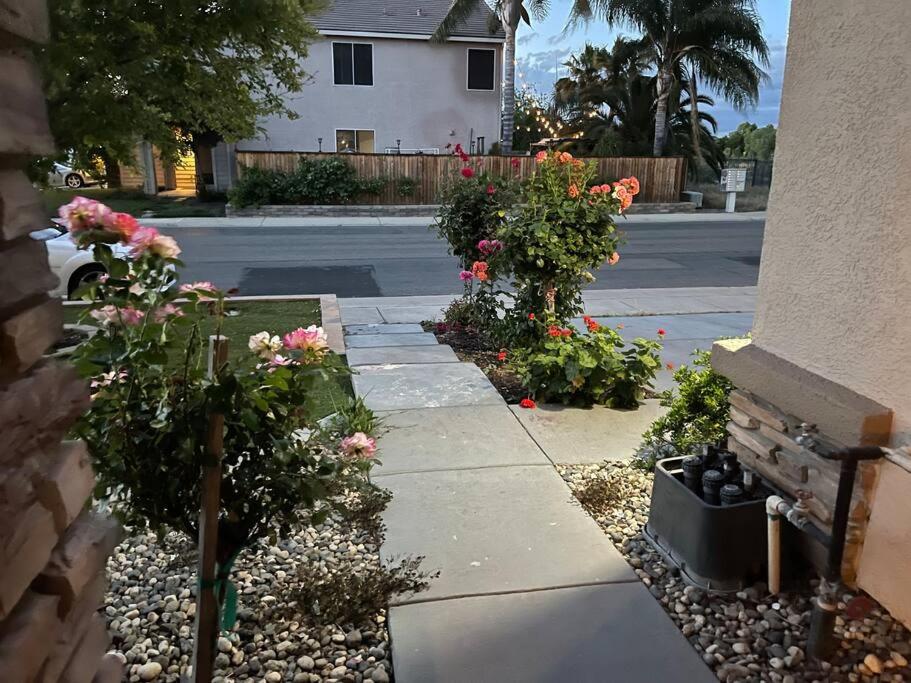| LAKE view Elk Grove house 3300 sqf 5 bedrooms