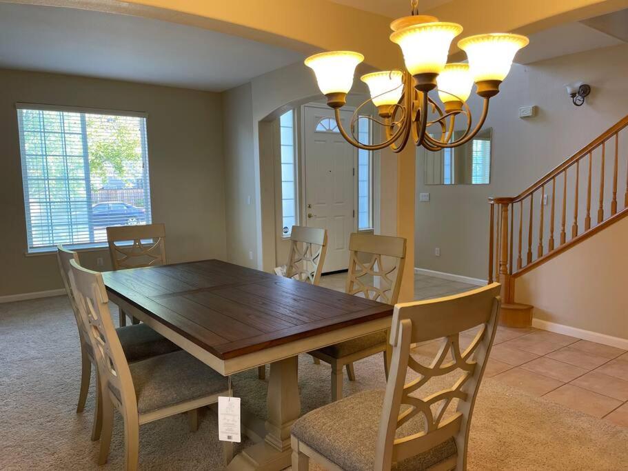 | LAKE view Elk Grove house 3300 sqf 5 bedrooms