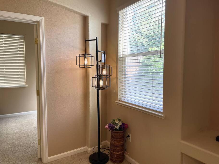  | LAKE view Elk Grove house 3300 sqf 5 bedrooms