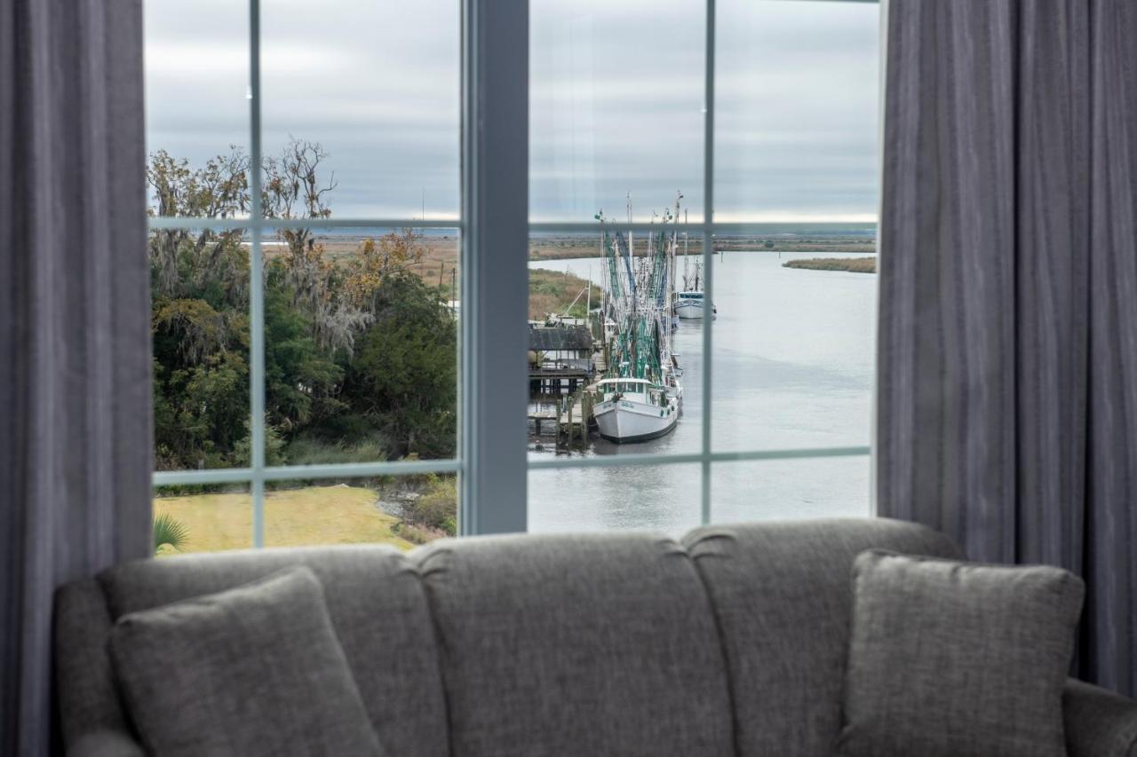 Deluxe Suite at Oaks on the River