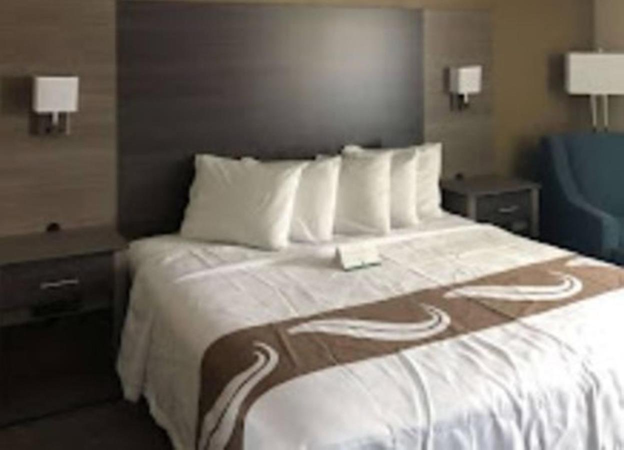 King Room - Non-Smoking at Quality Inn & Suites Roanoke - Fort Worth North