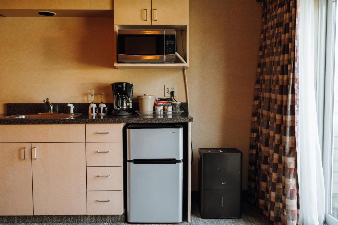 | Skaneateles Suites