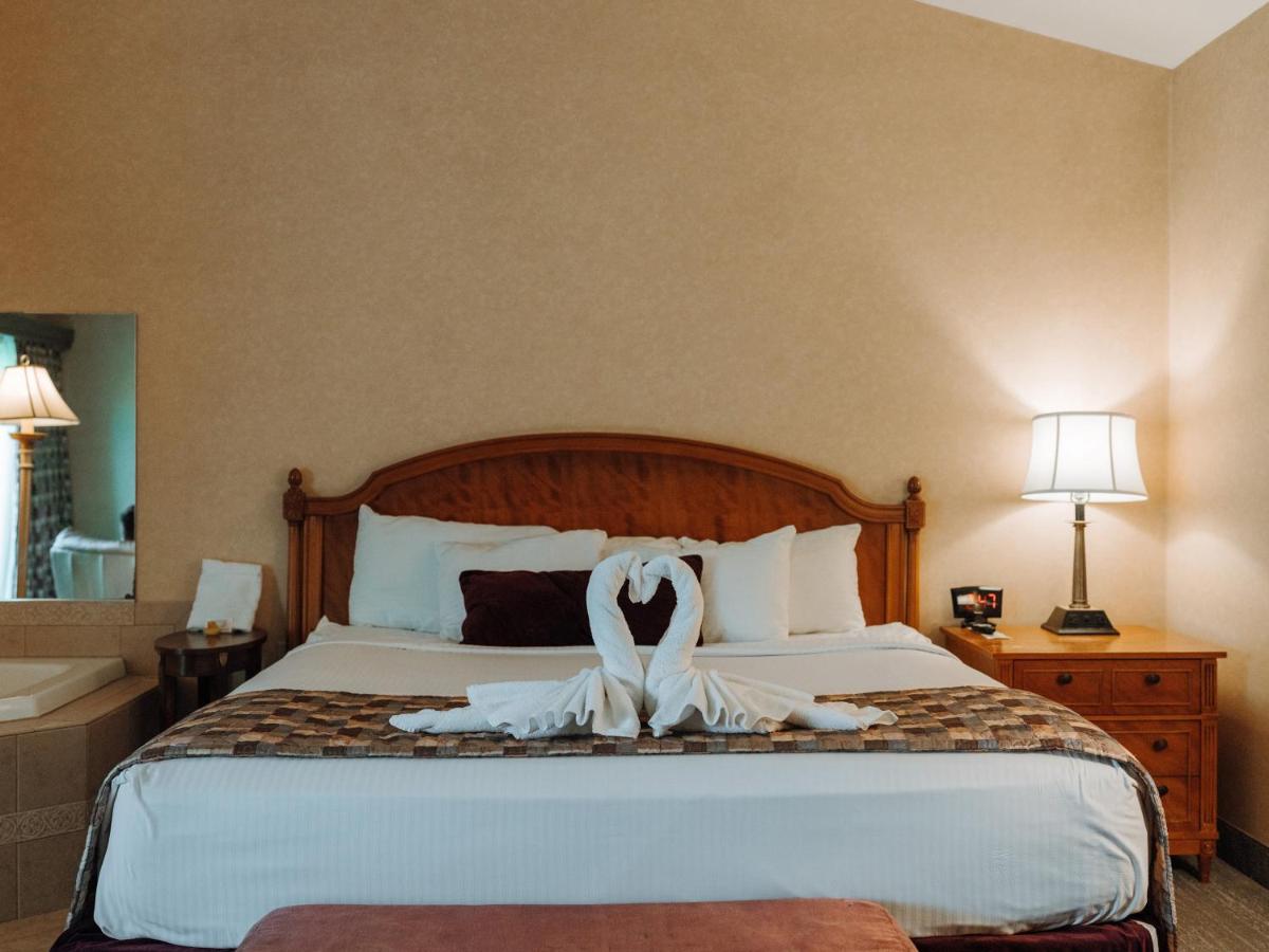 | Skaneateles Suites