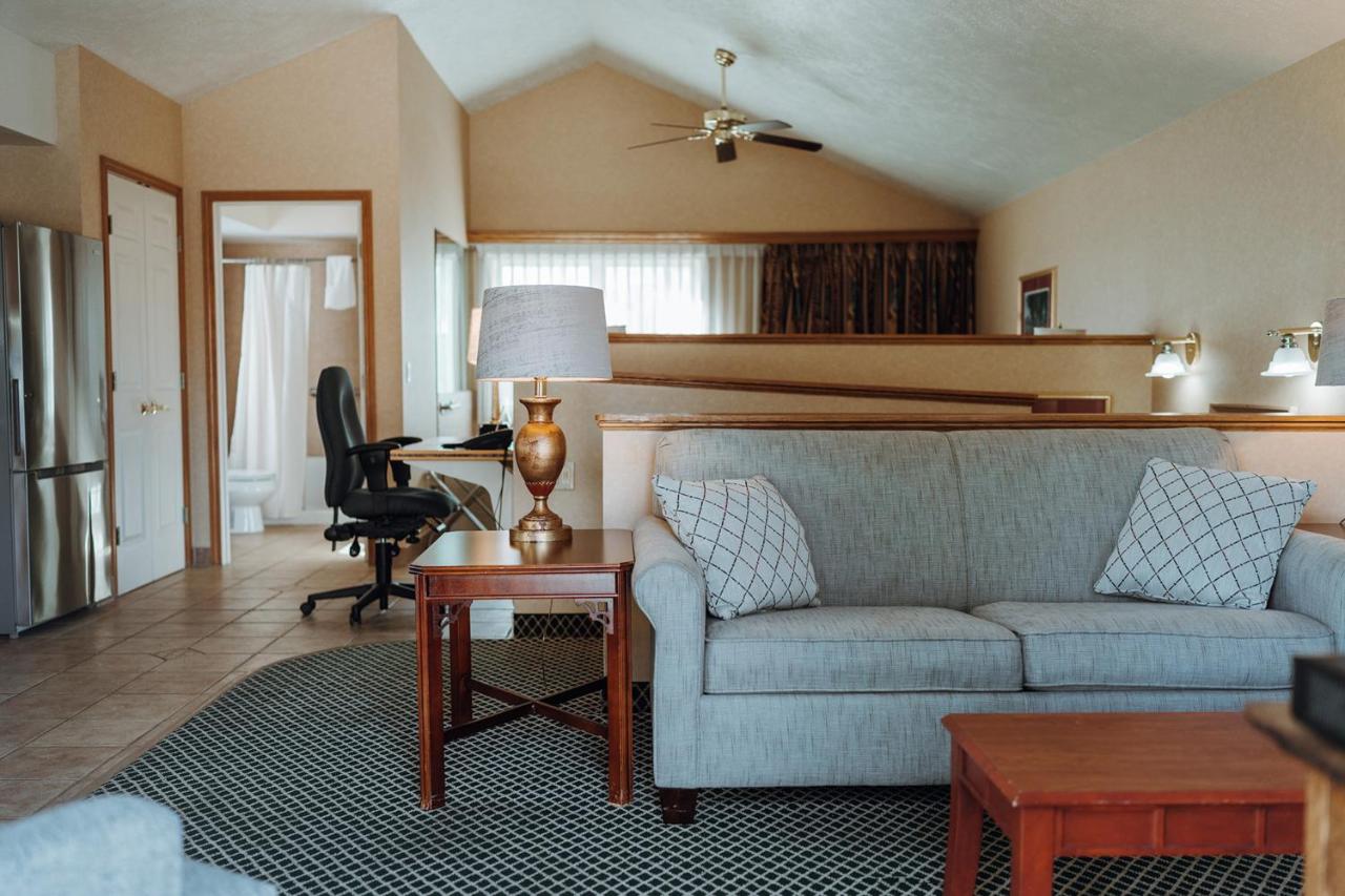 | Skaneateles Suites